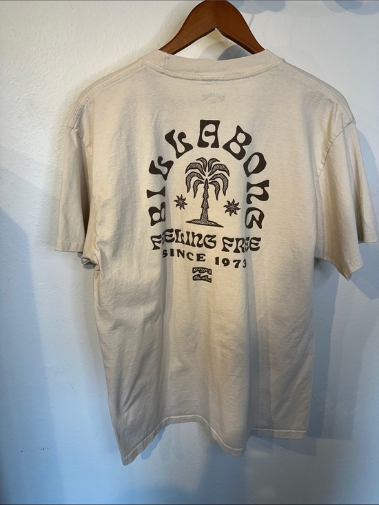 Billabong Other - Billabong Men's Short Sleeve T-Shirt in Cream with brown Logo L